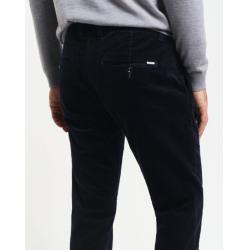 Pantalon chino slim fit en velours côtelé